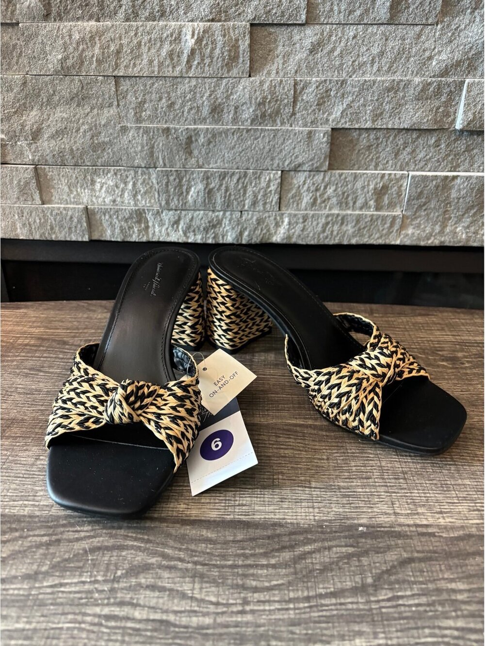 Universal Thread Sandals